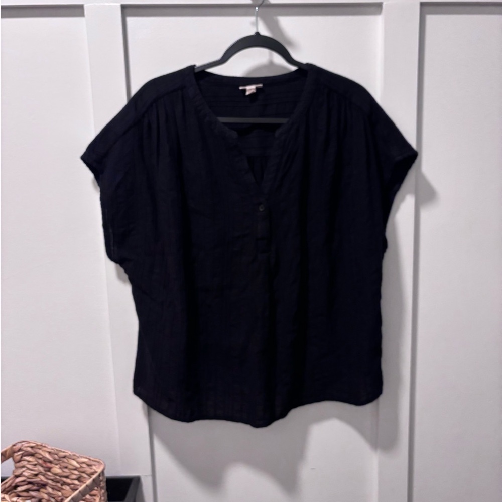 Black Women's Short-Sleeve Blouse